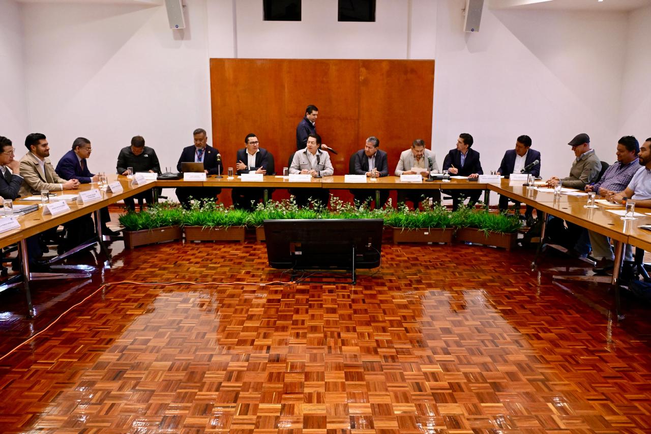 Participa Gobernador David Monreal Ávila en mesa tripartita de trabajo para atender demandas del magisterio zacatecano