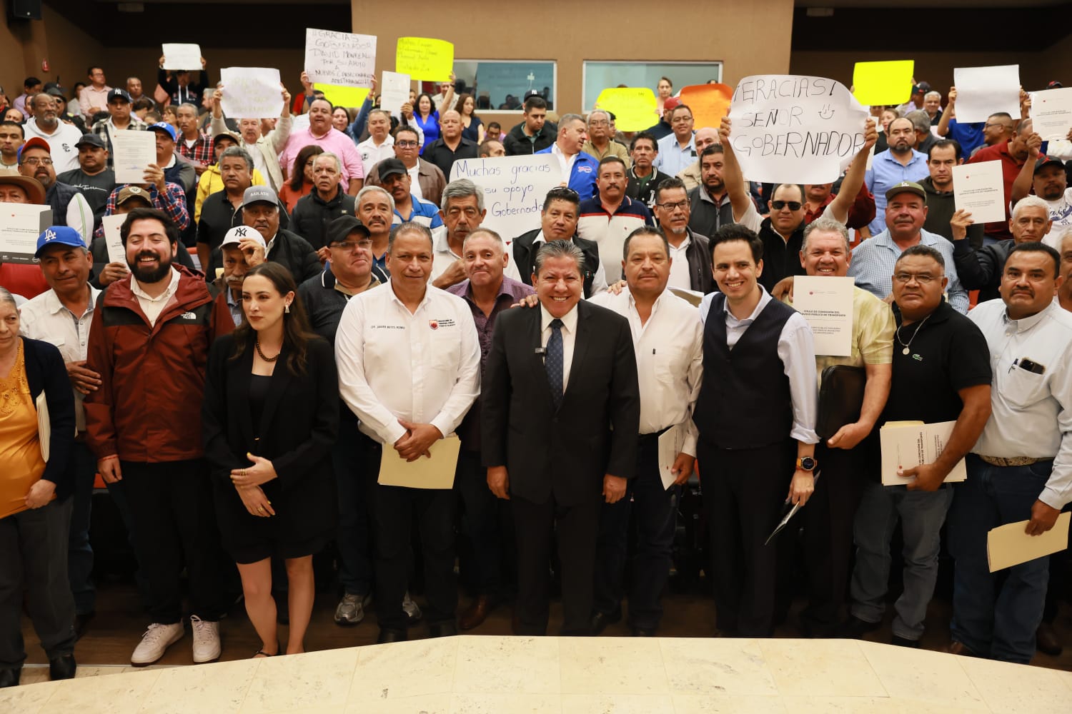 Entrega Gobernador David Monreal segundo bloque de concesiones a 50 transportistas
