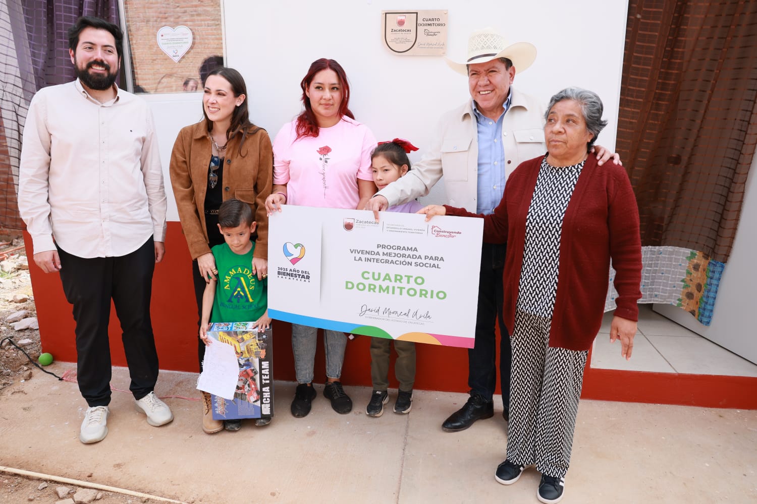 Beneficia Gobernador David Monreal Ávila a familias de El Orito, Estrella de Oro y El Saber con dignificación de sus viviendas