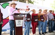 Entrega Gobernador David Monreal apoyos de Corazón Contento a las familias de comunidades de Río Grande