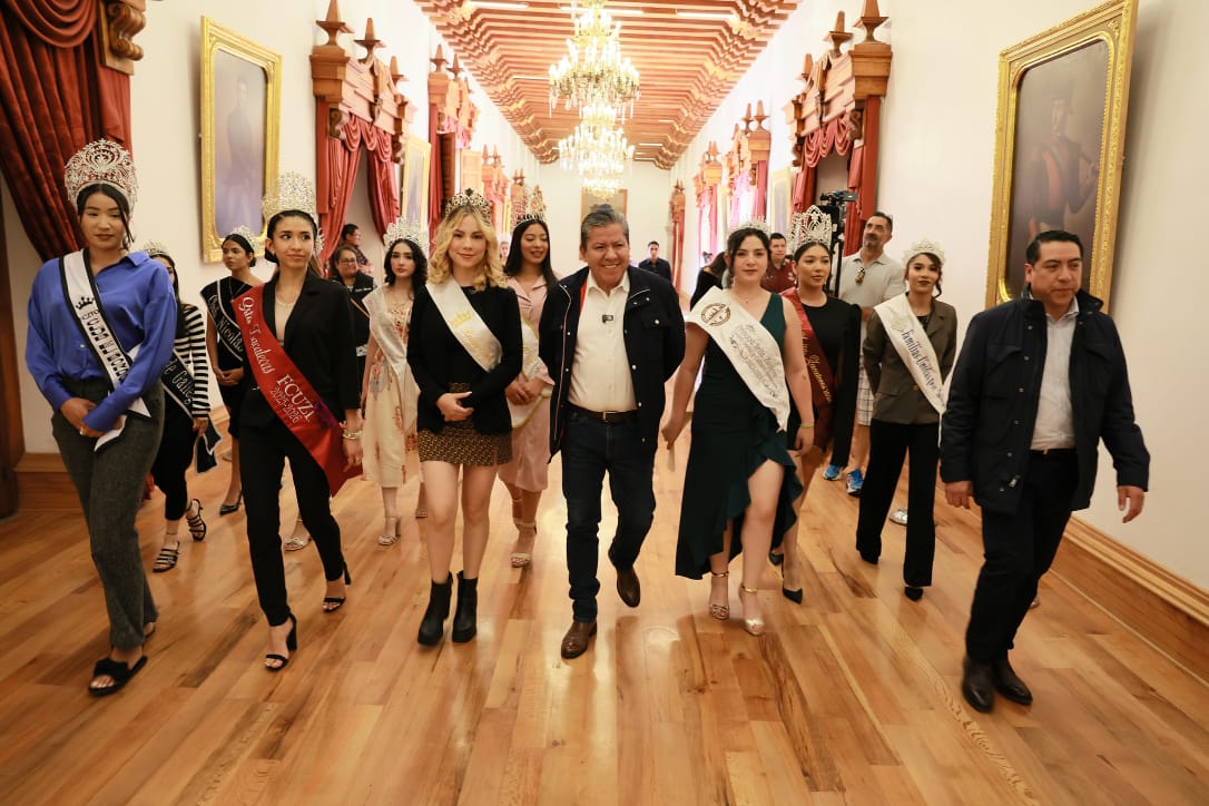 Convive Gobernador David Monreal Ávila con reinas de organizaciones y clubes de migrantes zacatecanos