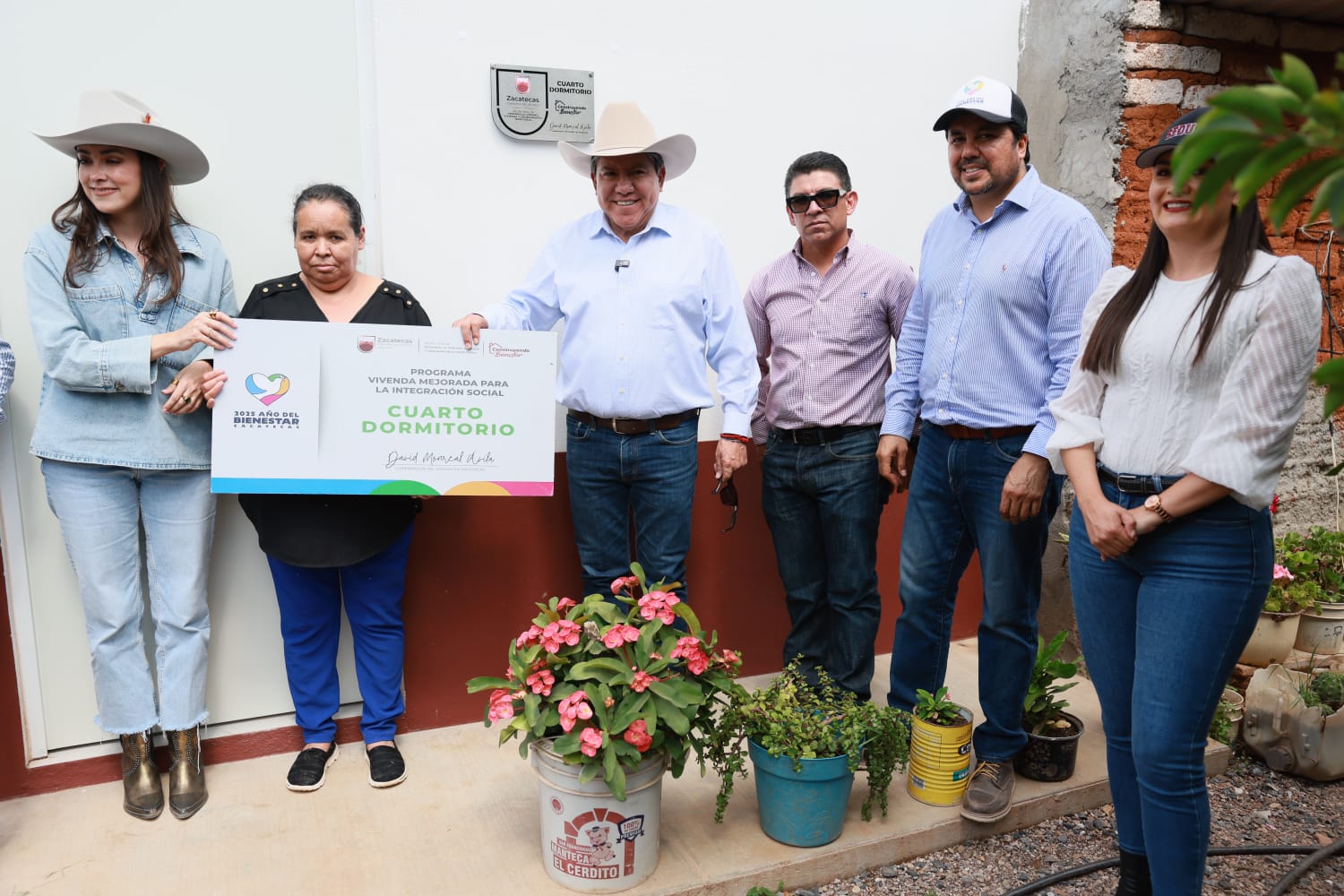 Beneficia Gobernador David Monreal a familias de Puebla del Palmar con mejora de vivienda