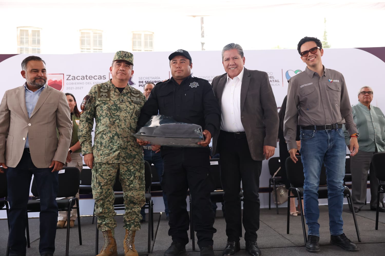 Destaca Gobernador David Monreal avance en seguridad y entrega patrullas y equipo a corporaciones policiales del semidesierto