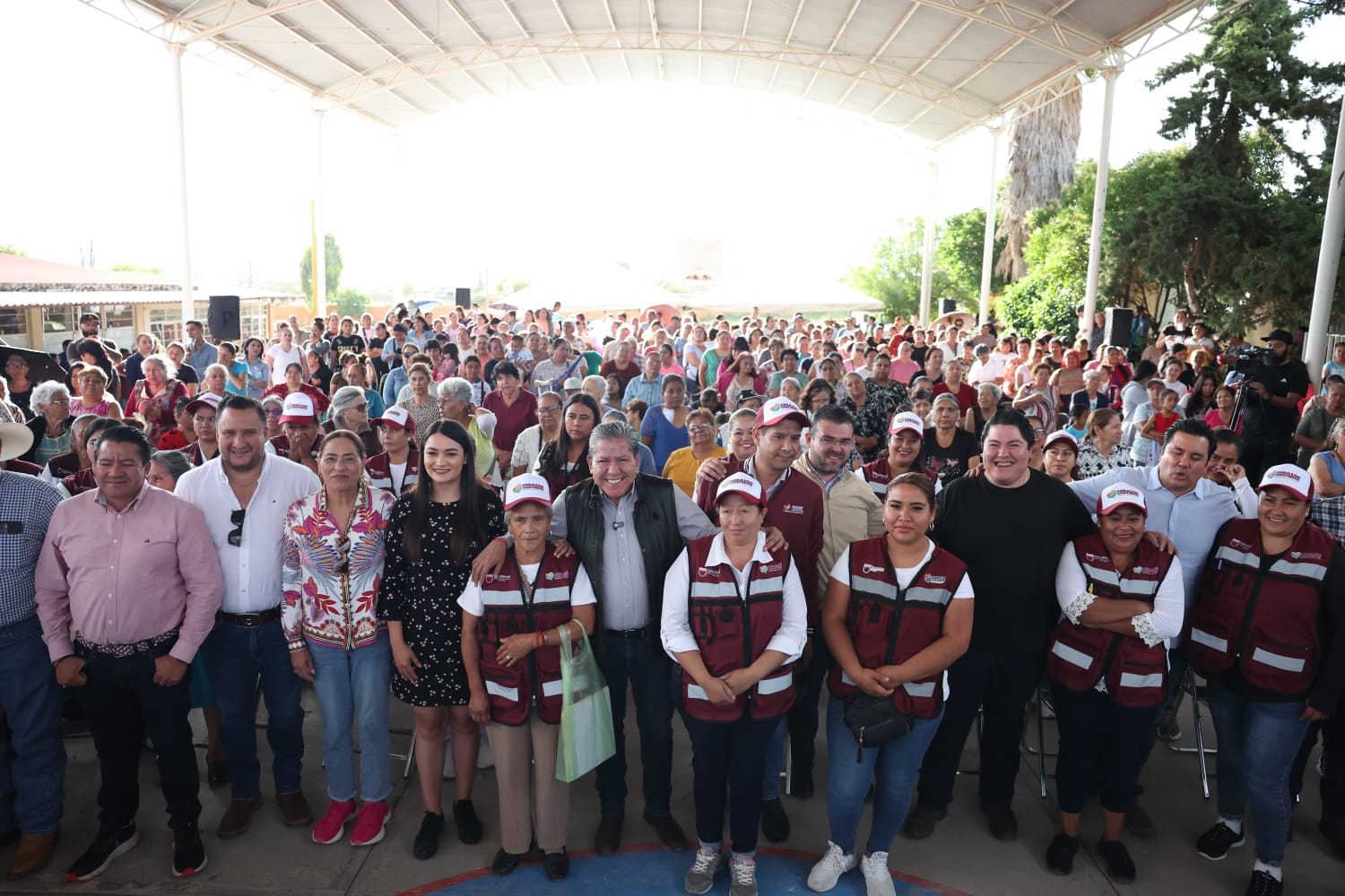 Entrega Gobernador David Monreal apoyos del programa “Corazón Contento” a 1 mil 200 familias de Plateros