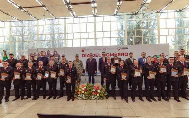 Con anuncio de incremento salarial, reconoce Gobernador David Monreal labor de los Bomberos en su día