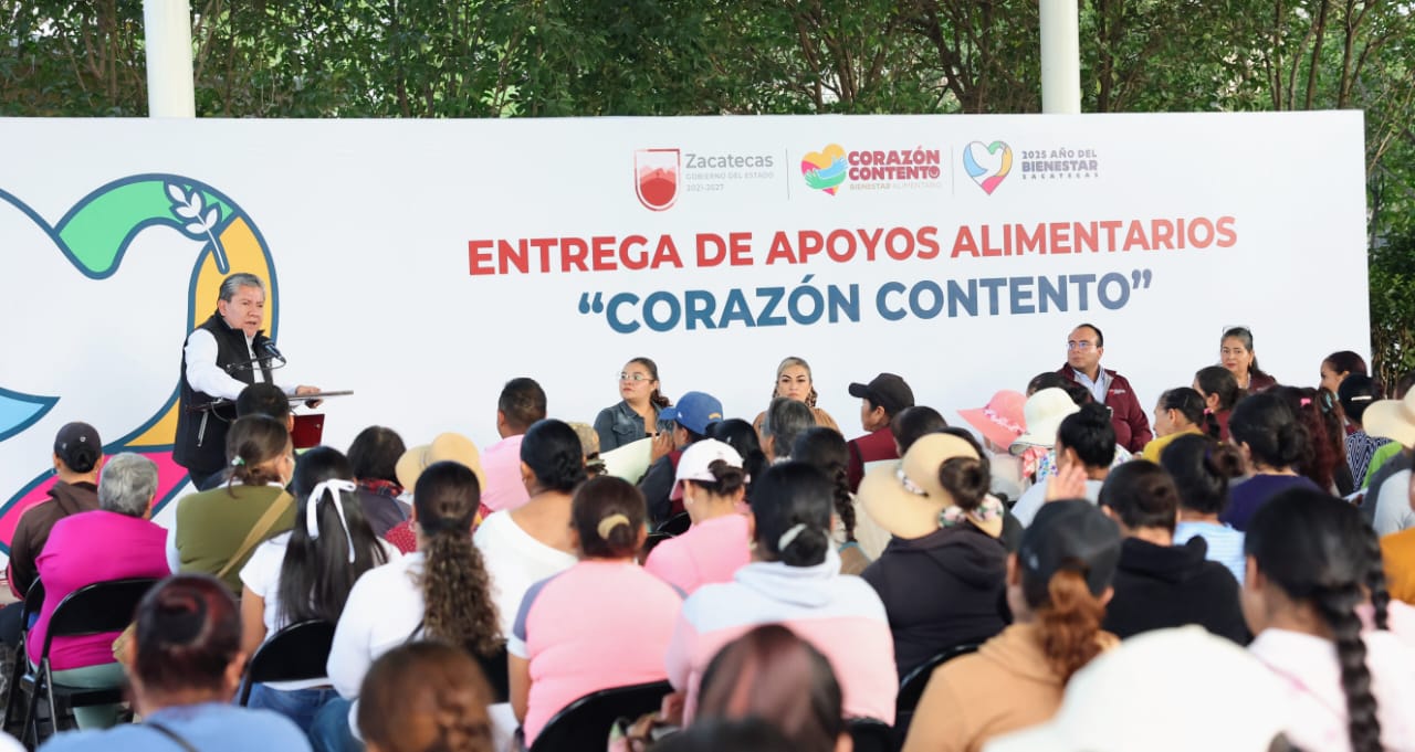 Entrega Gobernador David Monreal más de 1 mil 850 despensas del programa Corazón Contento en Noria de Ángeles