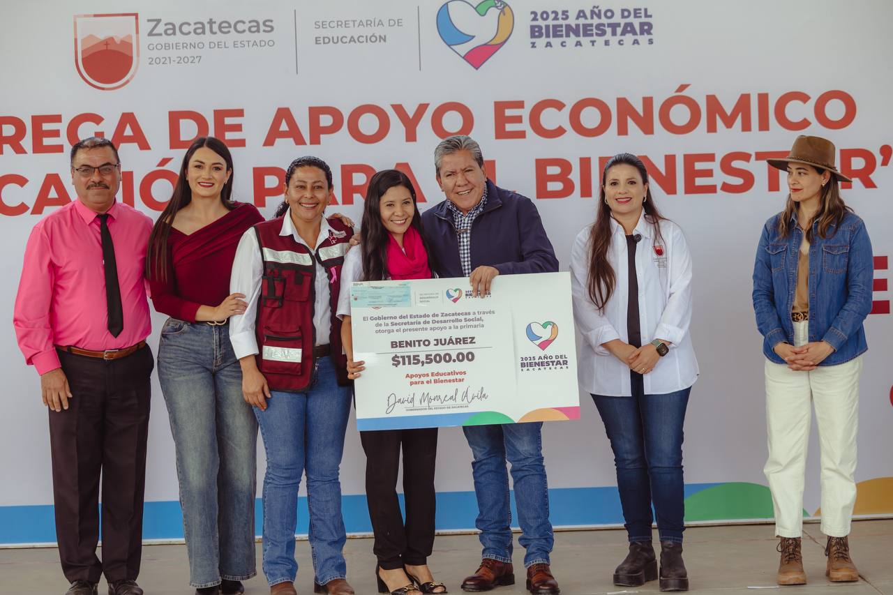 Entrega Gobernador David Monreal apoyos económicos para uniformes escolares, en Valparaíso