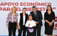 Entrega Gobernador David Monreal casi 6 mdp para uniformes de estudiantes  capitalinos