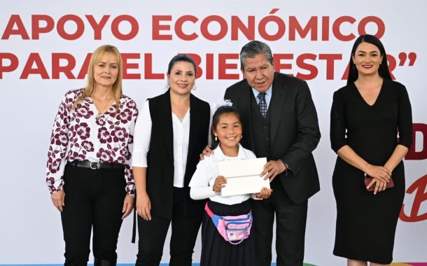 Entrega Gobernador David Monreal casi 6 mdp para uniformes de estudiantes  capitalinos