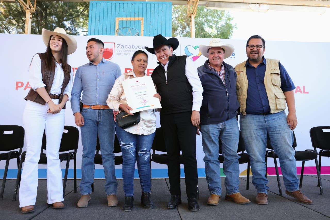 Impulsa Gobernador David Monreal empoderamiento de grupos prioritarios, con paquetes de especies menores