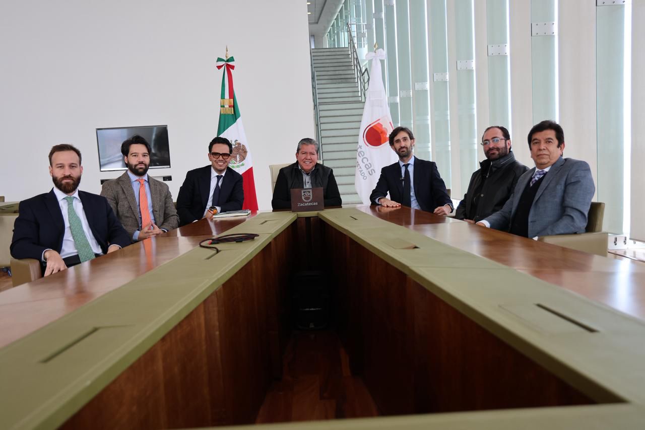 Presenta empresa Sabropollo a Gobernador David Monreal proyecto de construcción de planta incubadora en Zacatecas