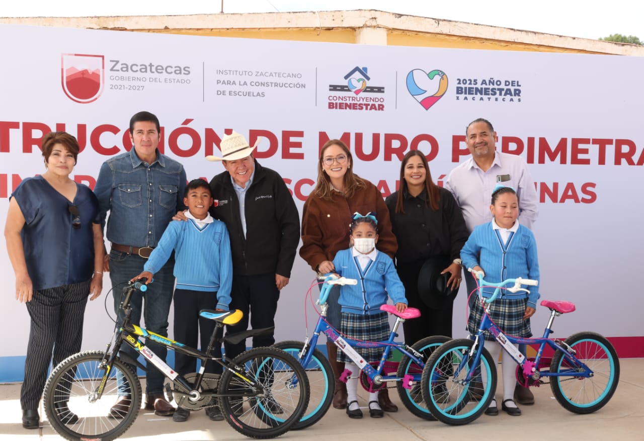 Inaugura Gobernador David Monreal obras de infraestructura en la escuela primaria de La Florida, Loreto