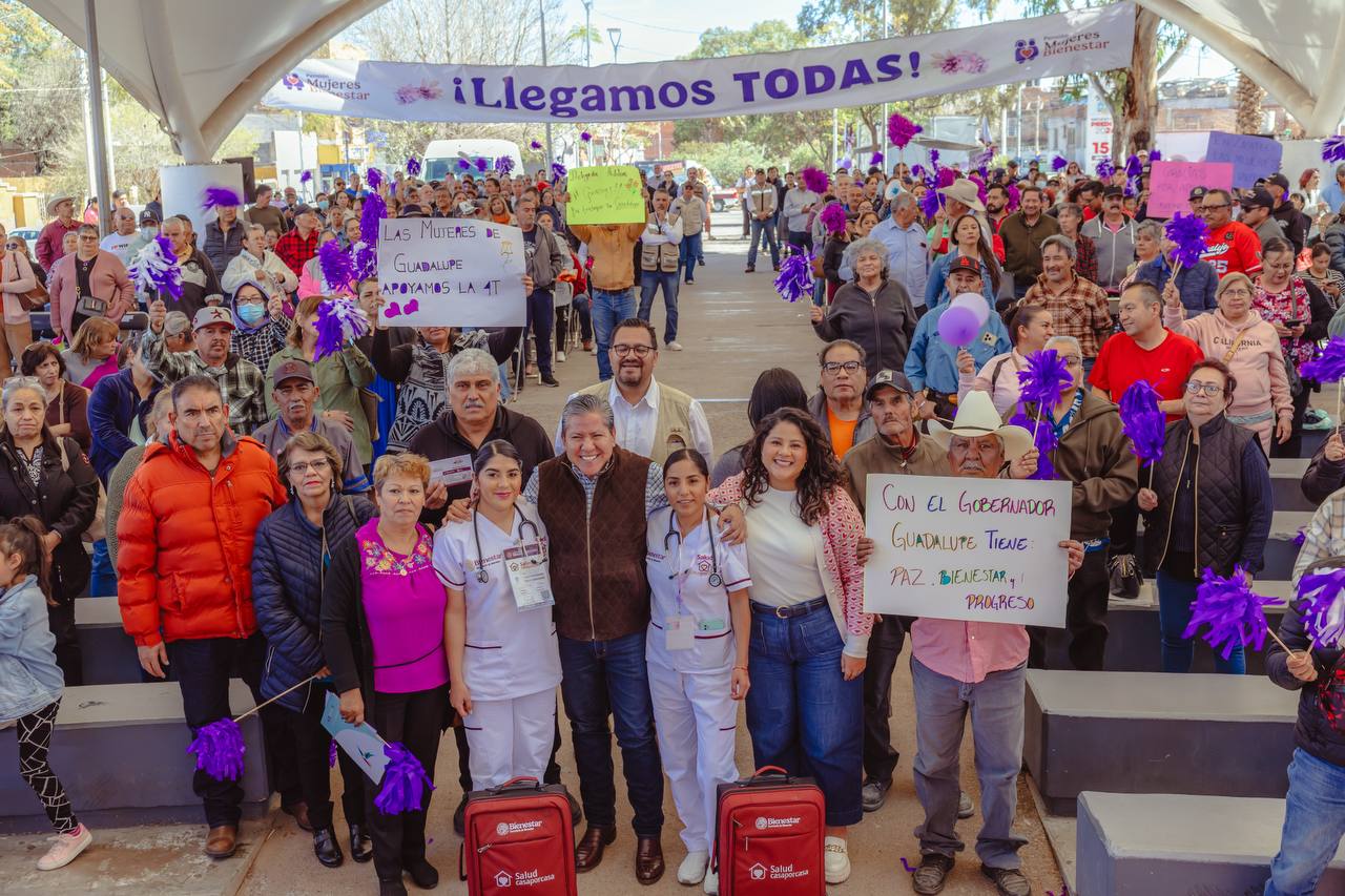 Entrega Gobernador David Monreal 500 tarjetas  de la Pensión Mujeres Bienestar y Adultos Mayores en Guadalupe